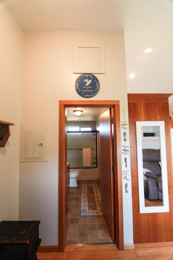 Parker Landing Hotel Astoria Bagian luar foto